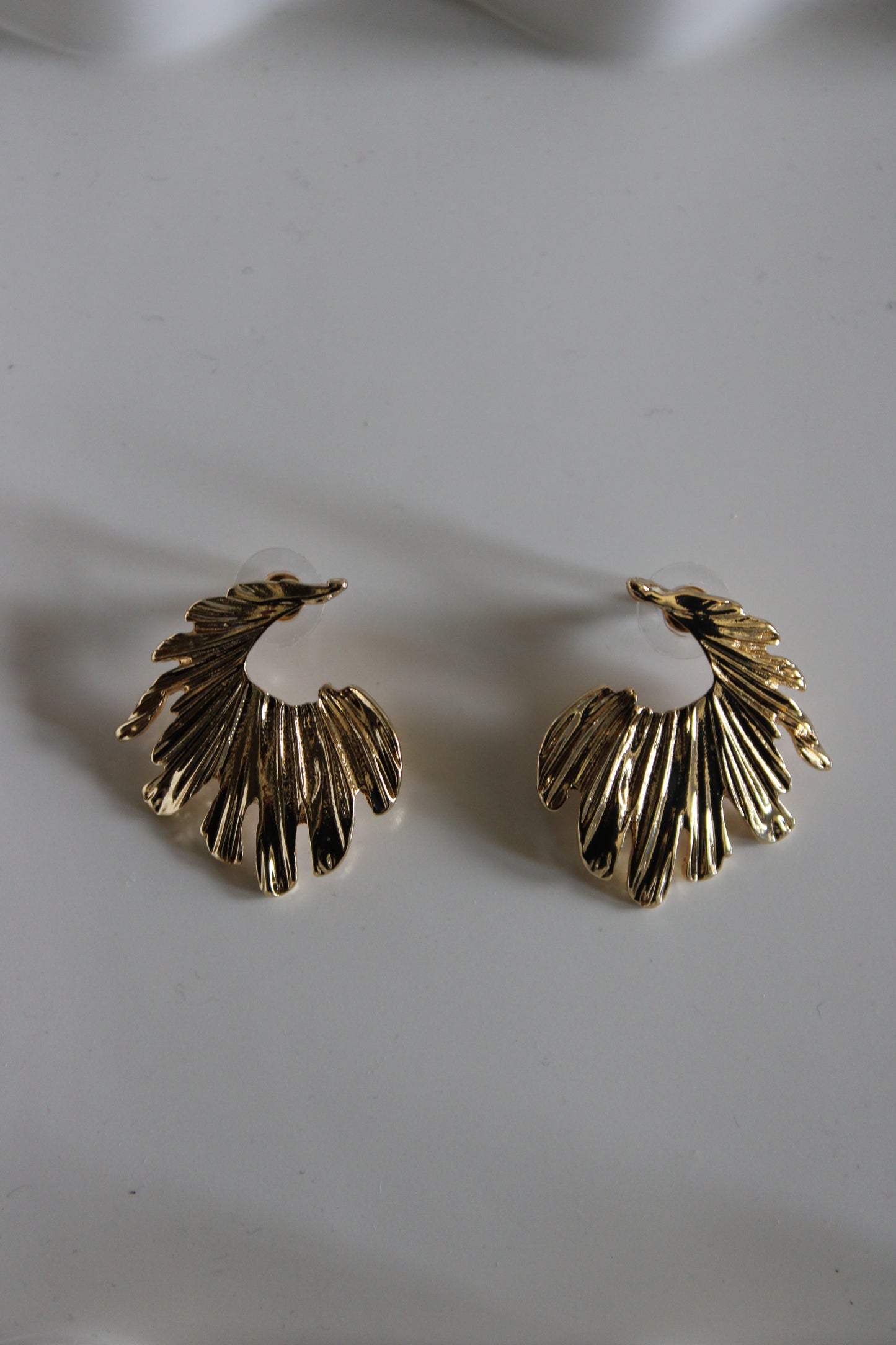 Medium sized gold beach earings