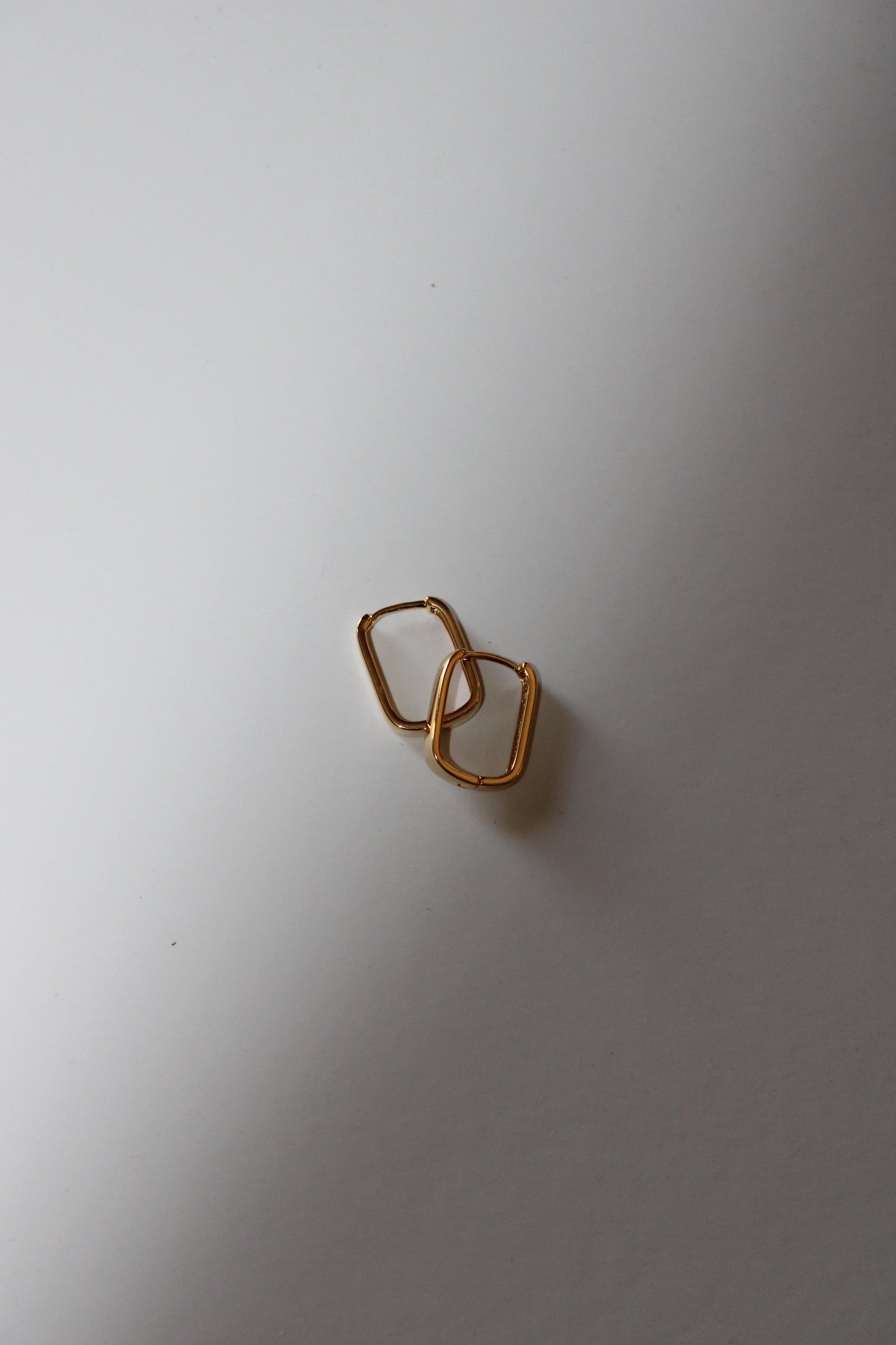 gold u shape earings