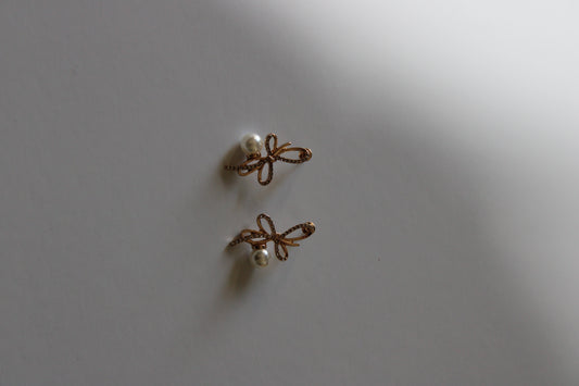 bow earings with pearl