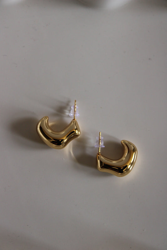 gold wavy earings